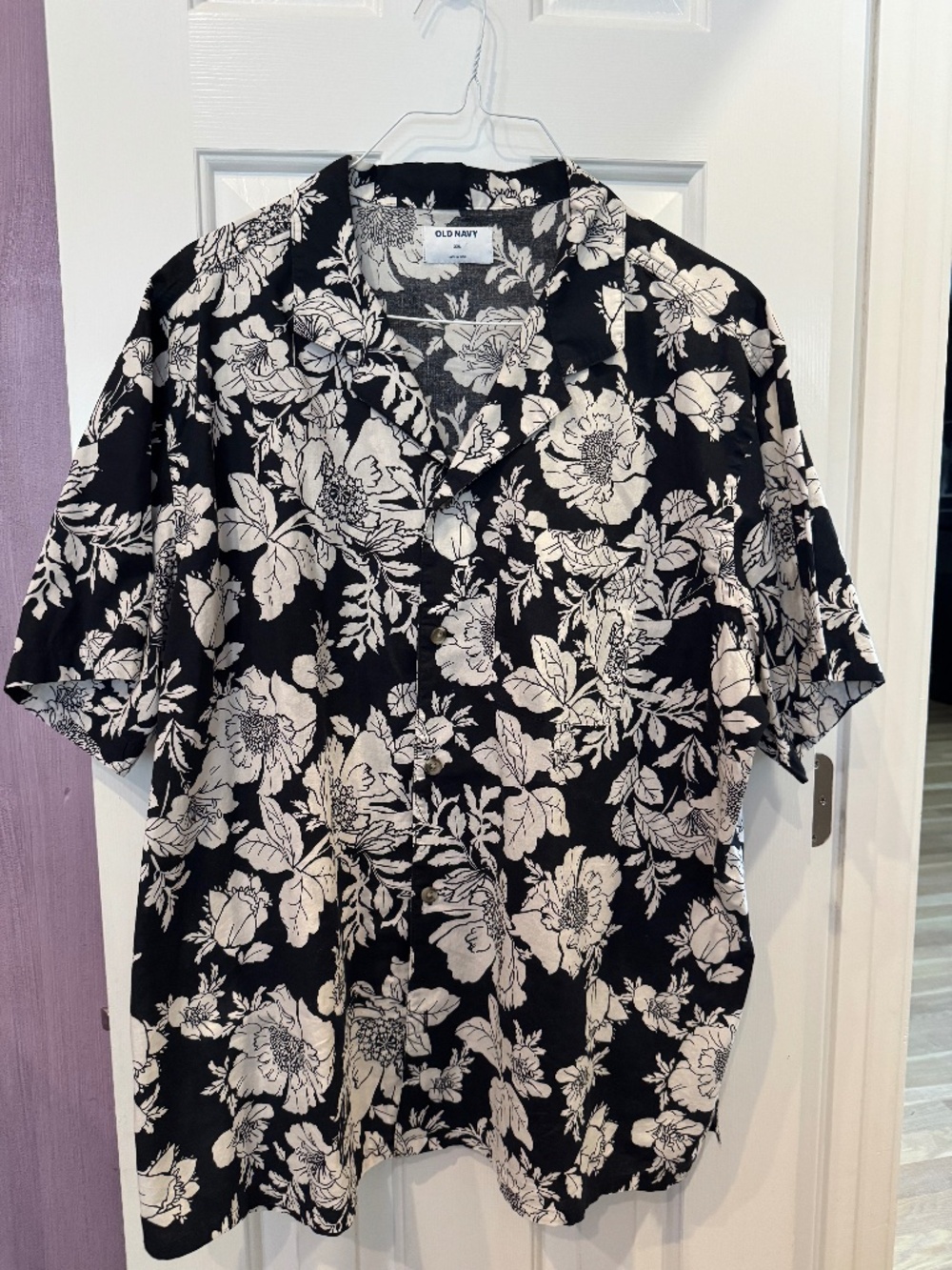 Short sleeve, XXL, print, button down shirt, black and white, excellent conditio